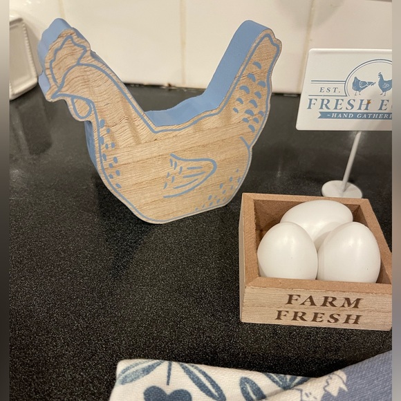 NWOT Country Chicken Tiered tray Fresh Eggs and 2 Kitchen Towel Set - Picture 5 of 8